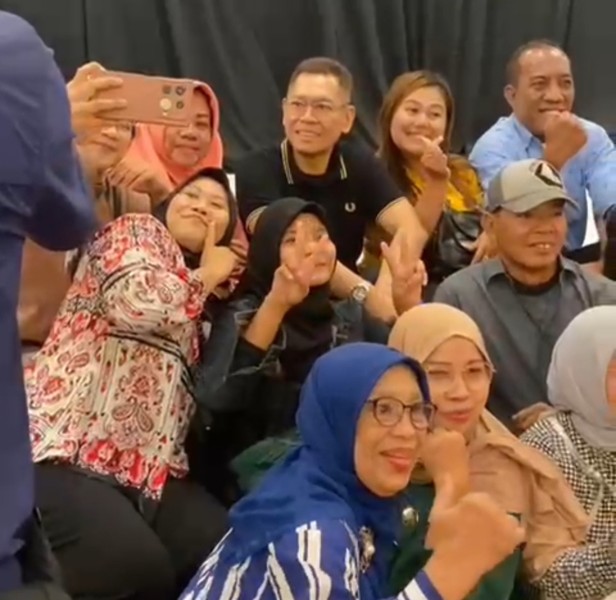 Warga Surabaya dan Sidoarjo Kompak Angkat Kisah Haru Silaturahmi Adies Kadir di Media Sosial