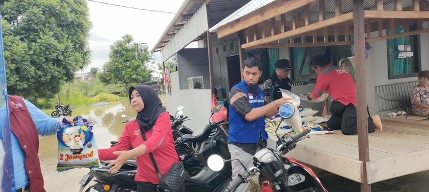 Bantuan Logistik untuk Korban Banjir Samarinda dari Dinsos Kaltim: Kepedulian dan Tanggung Jawab Sosial