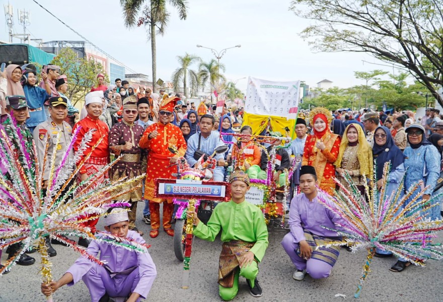 Meriahnya Pawai Budaya Hari Jadi ke-26, Tampilkan Adat dan Budaya Pelalawan