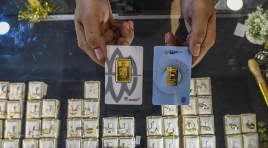Harga Emas Antam Turun ke Rp1,95 Juta per Gram, Buyback Rp1,796 Juta