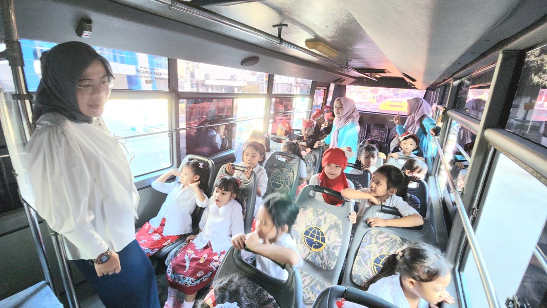 Peringati HAN 2026, PKK Situbondo Ajak Anak Keliling Kota Naik Bus Belajar Tertib Lalu Lintas