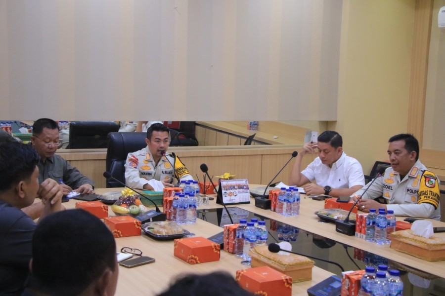 Kepala Dinas PUPR Pekanbaru Mengikuti Rapat Tindak Lanjut Pasca Kebakaran Gedung Perkantoran Tenayan Raya