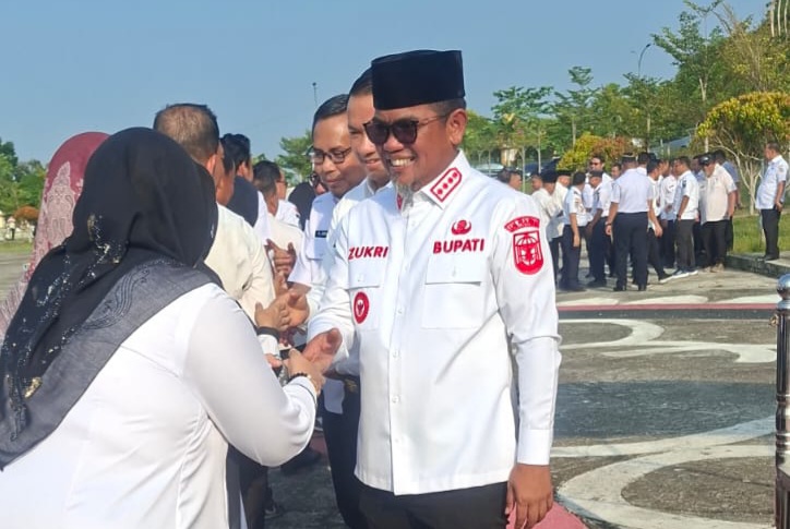 Hari Pertama Kerja, Bupati Zukri Pimpin Apel dan Halal Bihalal bersama ASN Pelalawan