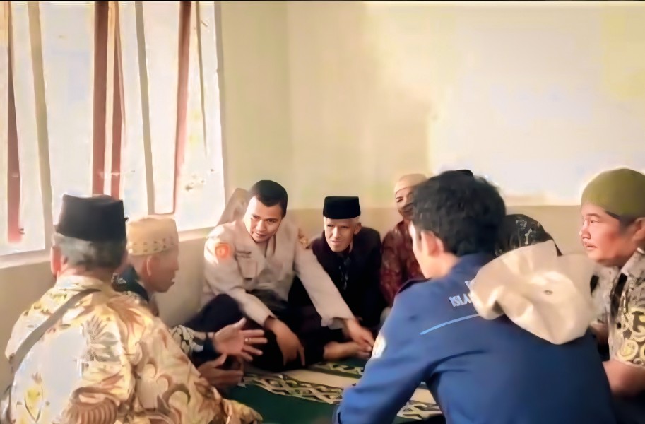 Polda Riau Terjunkan 42 Personel Trauma Healing untuk Pulihkan Mental Korban Bencana di Agam