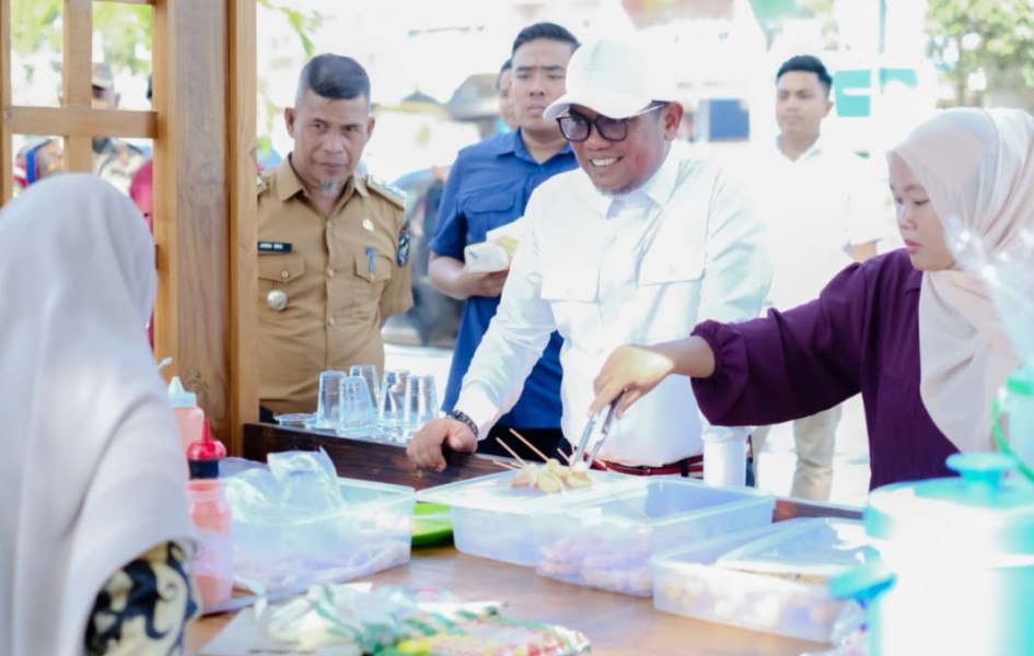 Pemberdayaan Masyarakat Miskin Exstrem, Pelaku Usaha RTH Taman Bola Diberi Bantuan Modal