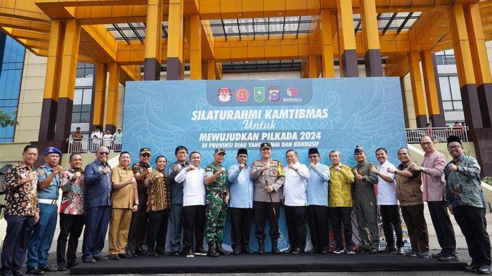 Silahturahmi Kapolda Riau Bersama 3 Bakal Paslon Gubri-Wagubri yang Ditaja Kapolda Riau