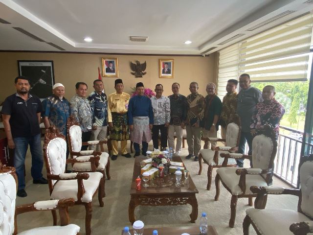 Menjalin Komunikasi Antara Media Cetak dan Pemda Riau