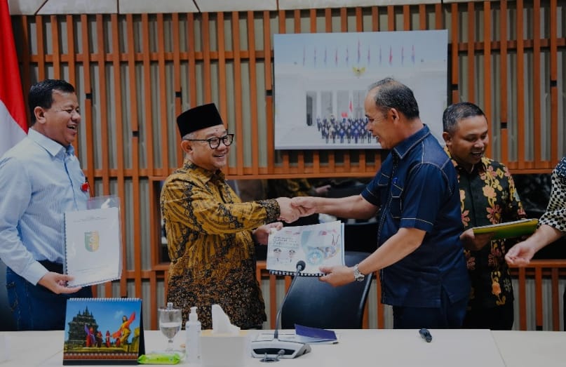 Bupati Inhil Sampaikan Kondisi Pendidikan dan Kesejahteraan Guru ke Mendikdasmen RI