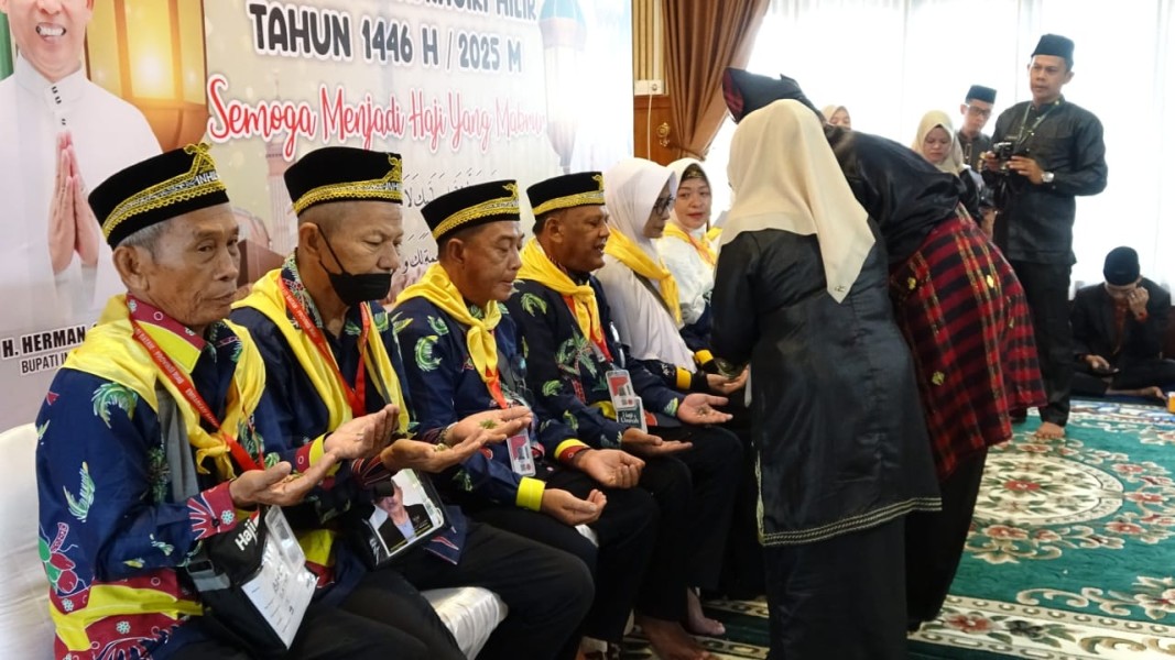 Delapan Jamaah Calon Haji Inhil Dilepas Menuju Tanah Suci