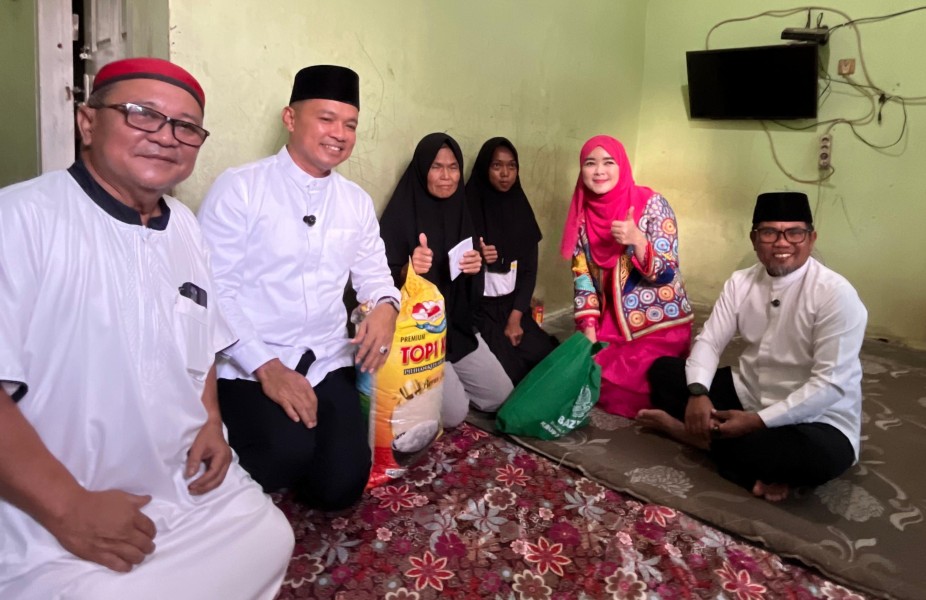 Bupati dan Wakil Bupati Pelalawan Salurkan Bantuan Langsung untuk Warga di Pangkalan Kerinci