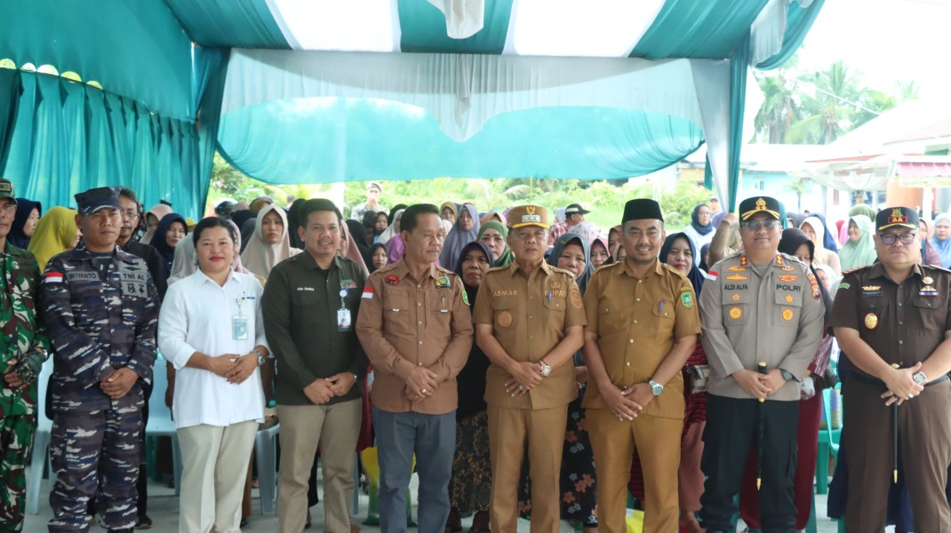 Bupati Kepulauan Meranti Buka Gerakan Pangan Murah di Desa Alah Air Timur