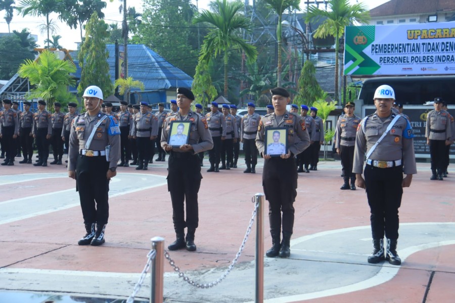 Kapolres Inhil Pimpin Upacara PTDH Dua Personel, Tegas Jaga Marwah Polri