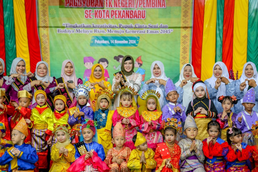 Membuka Acara Gebyar Seni Paguyuban TK Negeri/Pembina Kota Pekanbaru, PJ Ketua TP PKK Pekanbaru: Ajarkan Kebudayaan Sejak Dini Pada Anak