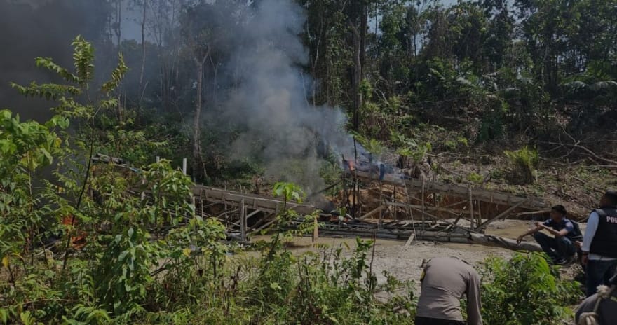 Polisi Inhu Grebek Tambang Emas Ilegal di Sungai Indragiri
