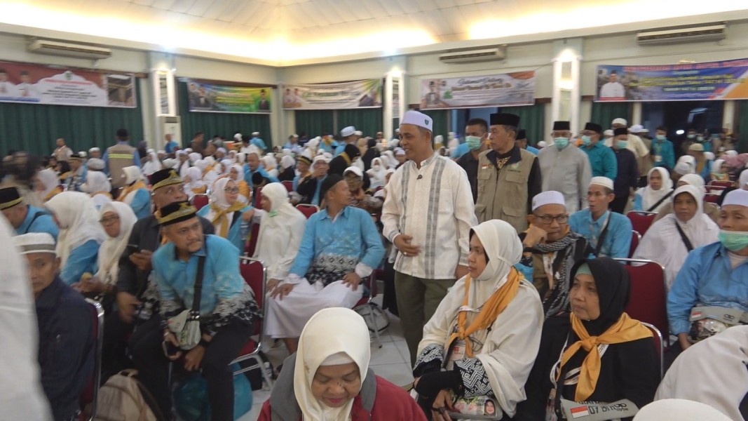 Bupati Herman Sambut Kepulangan 307 Jamaah Haji Inhil di Embarkasi Batam