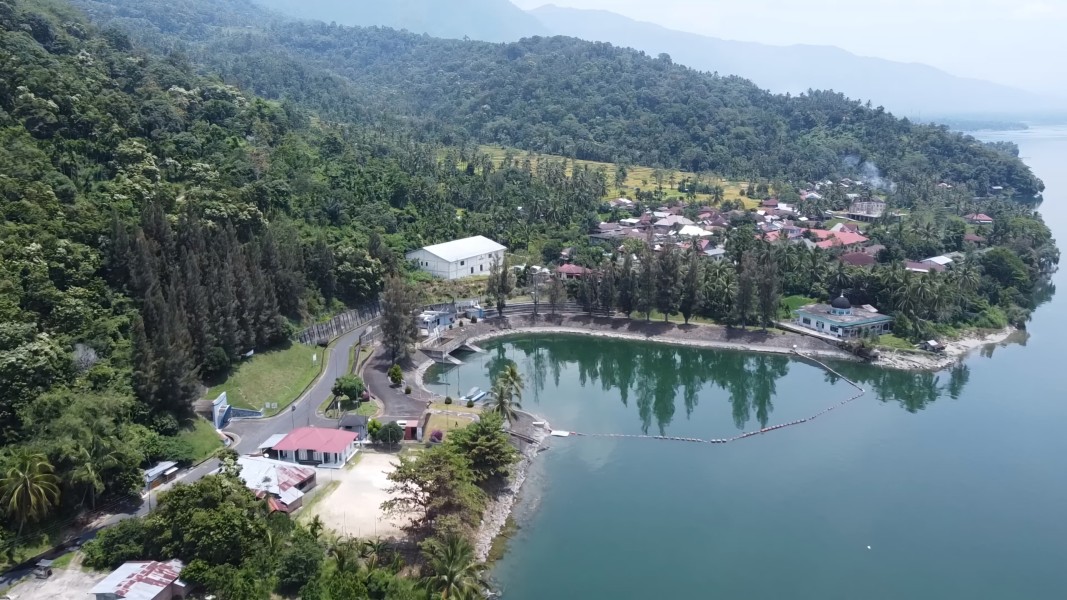 PLN Indonesia Power Mendukung Transisi Energi Bersih dengan Pembangunan PLTS Singkarak di Danau Singkarak Sumatera Barat