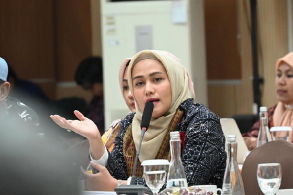 Konflik Suku Sakai dengan PT SIS, Anggota DPR RI Karmila Sari Minta Agrinas Evaluasi KSO