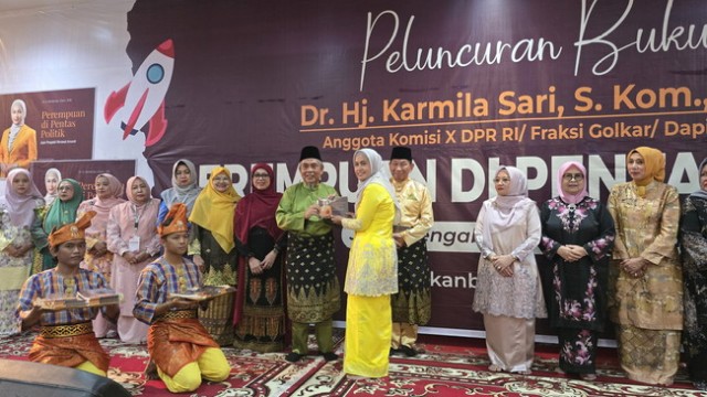 Buku Perdana Karmila Sari Kupas Jejak Pengabdian Perempuan di Dunia Politik