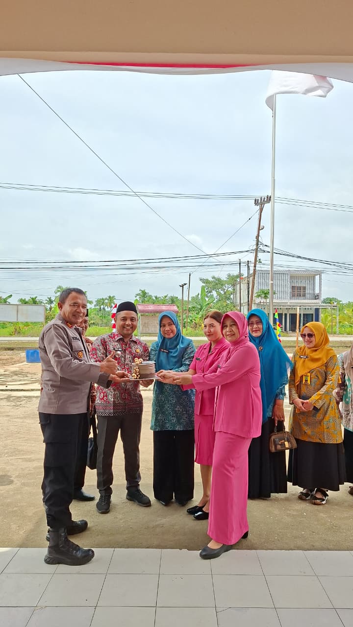 Dari Mapolsek Keritang: Camat Wono Sugito Pimpin Rombongan Ucapkan Selamat Bhayangkara