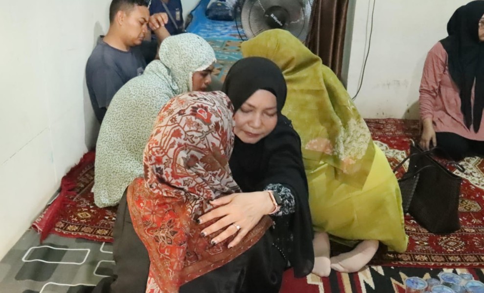 Ketua TP PKK Inhil Takziah ke Rumah Duka Alm Zuriah Latief
