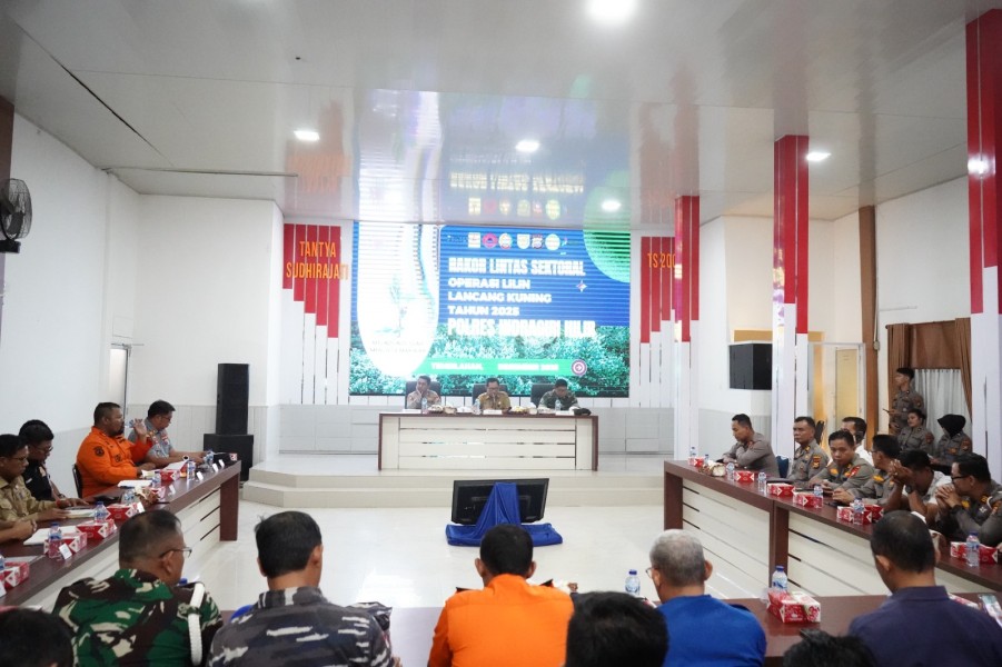 Bupati Indragiri Hilir (Inhil) diwakili Asisten Administrasi Umum Fadillah, ikuti rapat koordinasi lintas sektoral Operasi Lilin Lancang Kuning 2025.