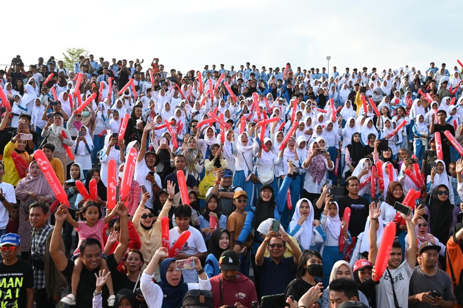 Masyarakat Bersemangat dalam Riders Parade Pertamina Grand Prix of Indonesia 2024 yang Spektakuler