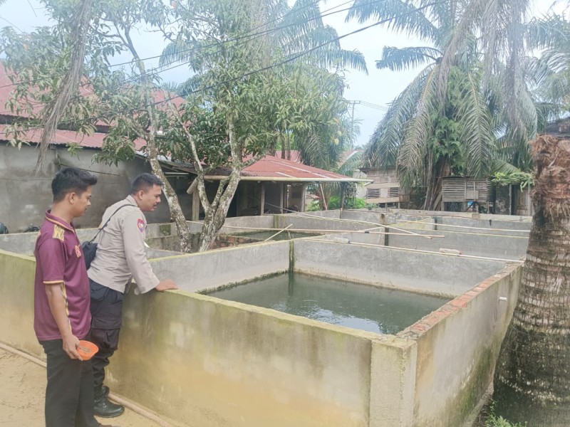 Di Sencalang, Polri Duduk Bersama Peternak Ikan Menjaga Harapan