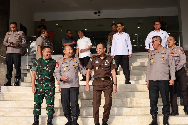 Kodam XIX Tuanku Tambusai Tegaskan Komitmen Sinergi, Pangdam Lakukan Silaturahmi dengan Kajati Riau