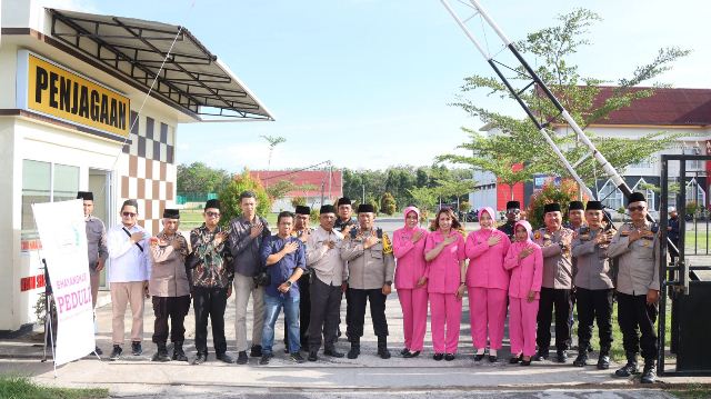 Polres Kep Meranti dan Awak Media Berbagi Takjil - Buka Puasa Bersama di Bulan Ramadhan