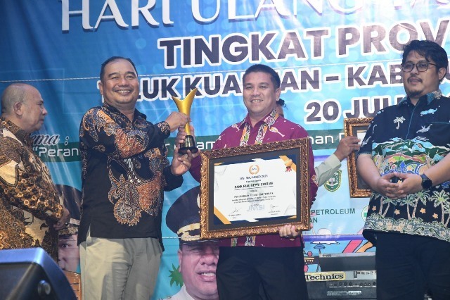 JMSI Riau Anugerahkan BRK Syariah sebagai Perusahaan CSR Terbaik
