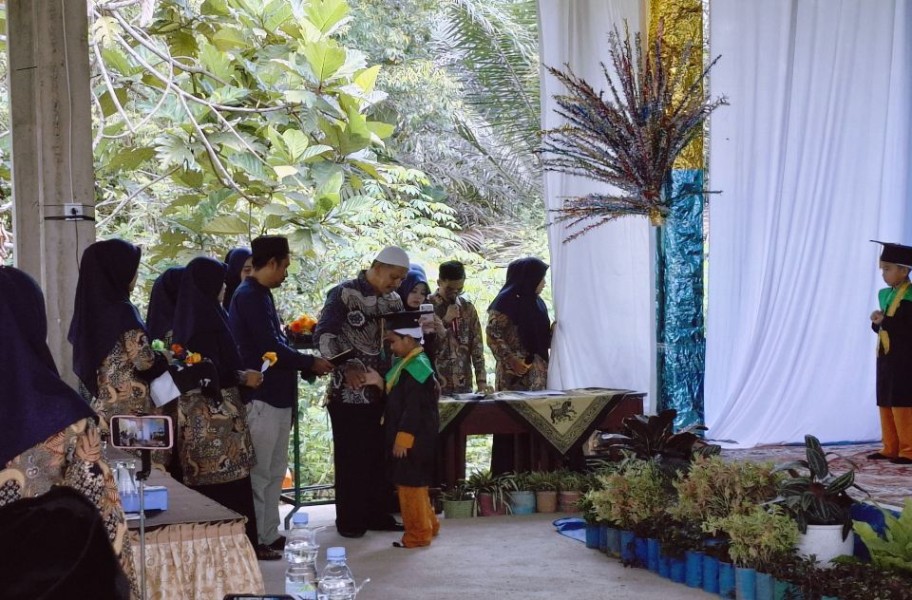 Wisuda Iqra Angkatan XI MIS Al-Firdausy: 96 Siswa Resmi Diwisuda