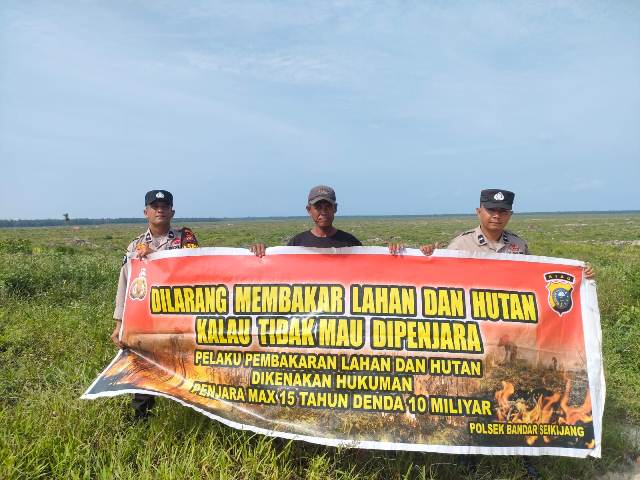 Polsek Bandar Sei Kijang Laksanakan Patroli Karhutla dan Penyebaran Maklumat Kapolda Riau