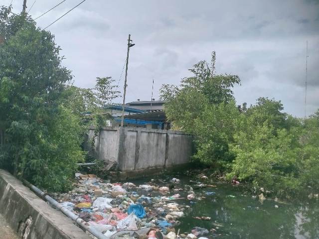 Sampah Menumpuk di Jalan Nelayan Limbah Oli PLN di Duga Cemari Lingkungan Pemda Meranti Belum Ada Anggaran
