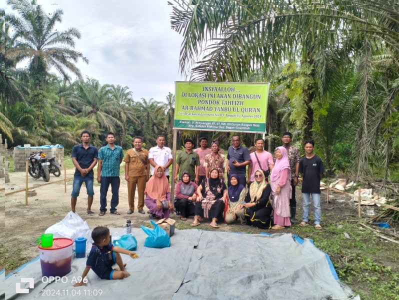 keluarga besar bapak sabar /ibu satini menghibahkan tanah untuk pondok tahfiz quran