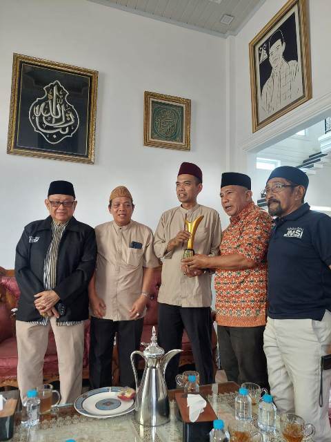 Terima Anugerah Voice of The Ummah, UAS Soroti Peran Strategis Media