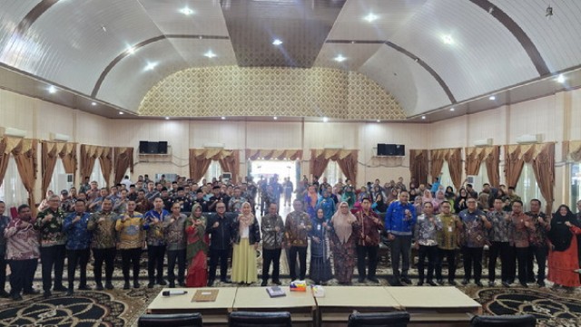 Gandeng Bupati, Anggota DPR RI Karmila Sari Sosialisasikan UU ITE Terbaru di Rokan Hilir