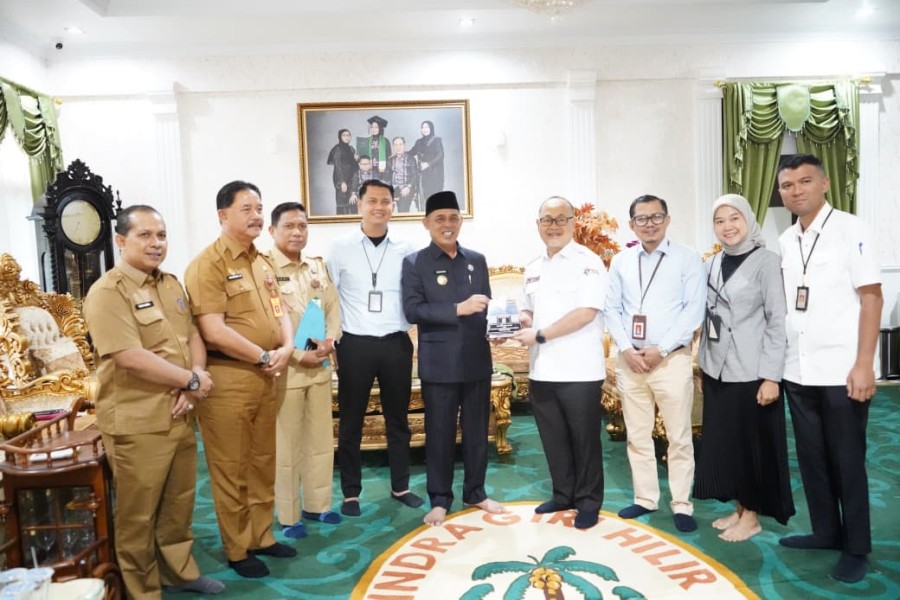 Bupati Inhil Herman Terima Silaturahmi OJK Bahas Pengembangan Ekonomi Daerah