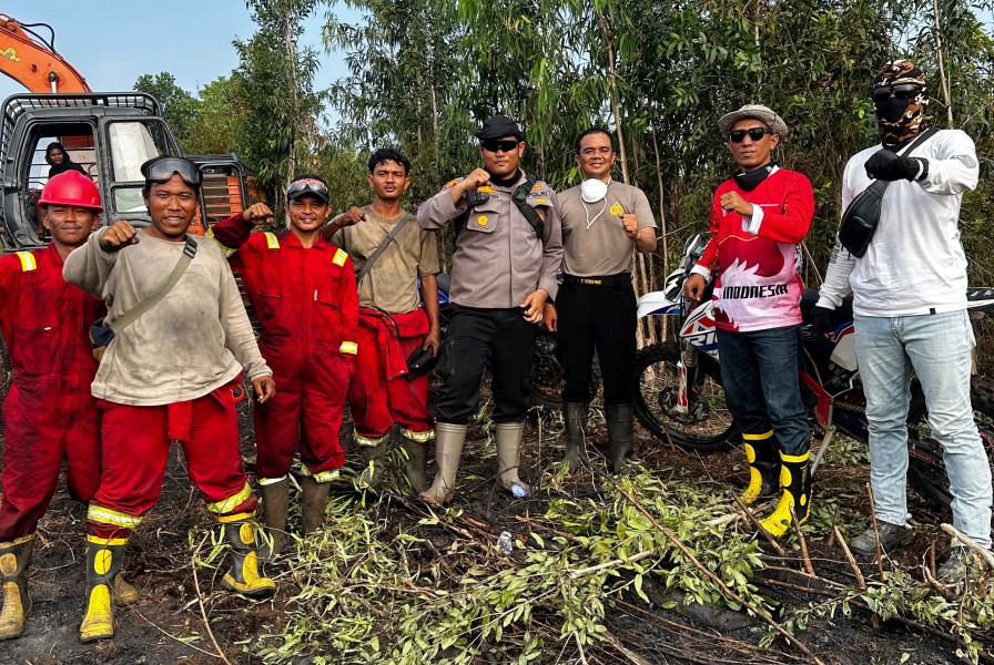 Tanggap Cepat Karhutla Rantau Baru, Tim RPK PT Agritasari Prima Bersinergi dengan Tim Gabungan