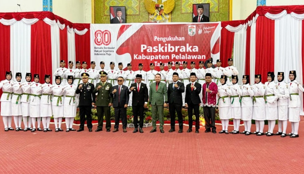 Bupati Pelalawan Kukuhkan 35 Anggota Paskibraka, Titipkan Pesan Pelihara Semangat Kebhinekaan