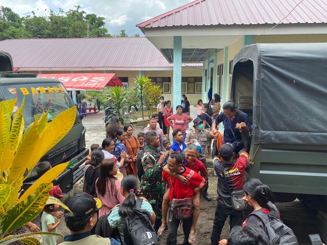 Kemensos Salurkan Logistik untuk Korban Banjir di Kabupaten Cirebon