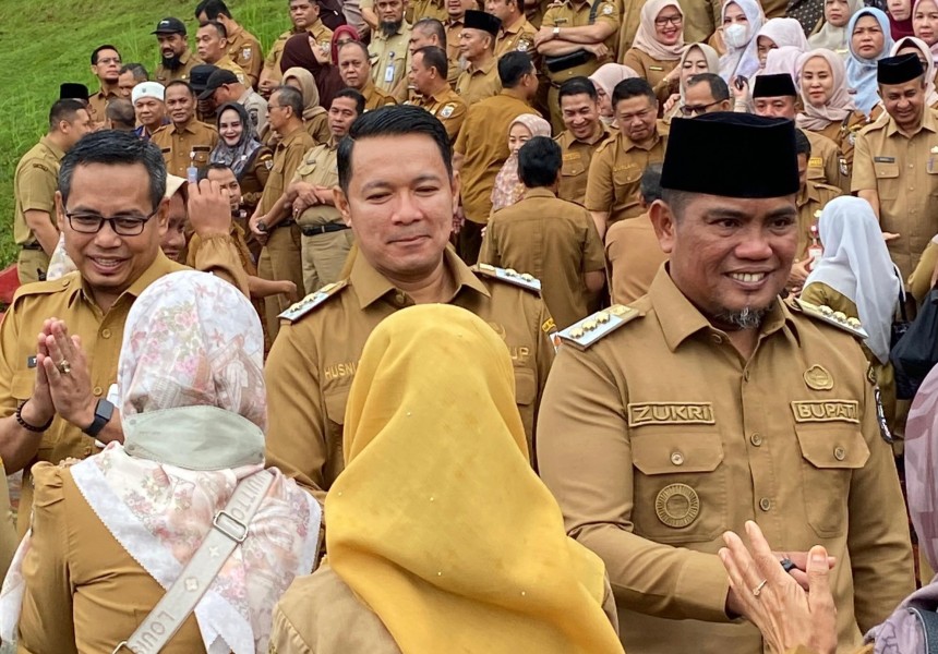Pimpin Apel Pasca Libur Lebaran, Bupati Pelalawan Tekankan Disiplin dan Bekerja Ikhlas