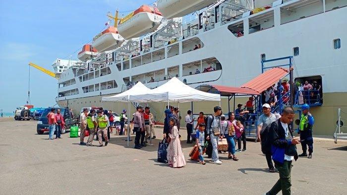 Kapal Kelud PT Pelni Angkut 3.741 Penumpang saat Bersandar di Batam