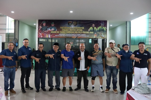 JMSI Riau Anugerahkan Pin Emas Mitra Strategis Kebangsaan kepada Pangdam XIX/Tuanku Tambusai