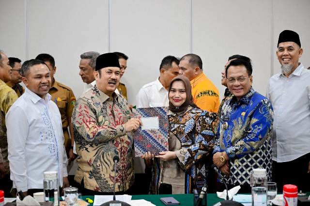 Gubernur Riau dan Bupati/Walikota se-Provinsi Riau melakukan audiensi Bappenas RI