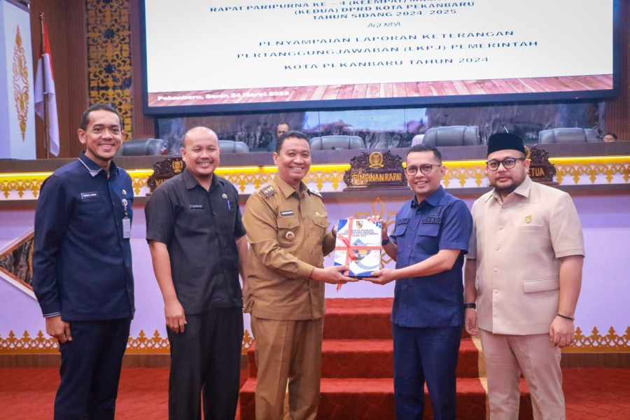 Wawako Pekanbaru Sampaikan LKPj Tahun Anggaran 2024 ke DPRD