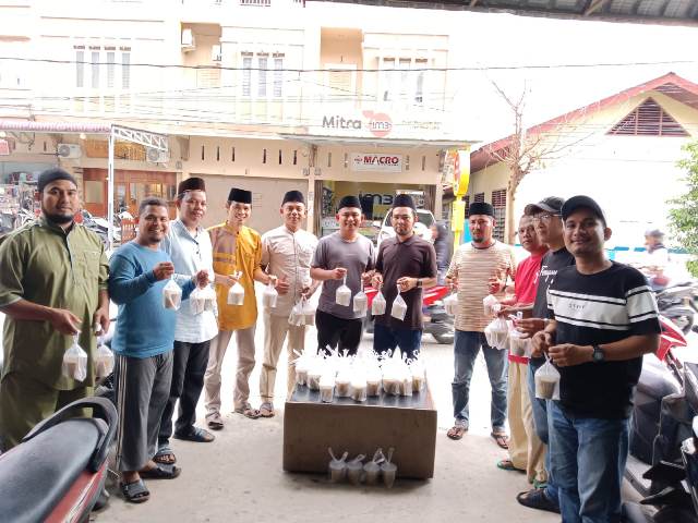 KPSB Kepulauan Meranti Berbagi Takjil di Bulan Ramadan