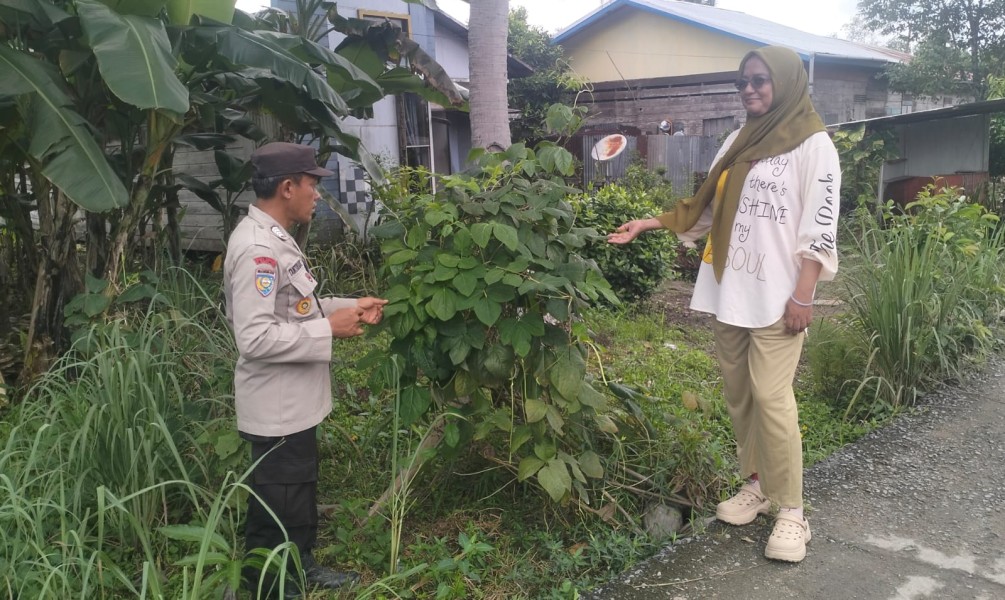 Personil Polsek Enok Imbau Warga Optimalkan Lahan untuk Hasil Panen dan Tingkatkan Perekonomian