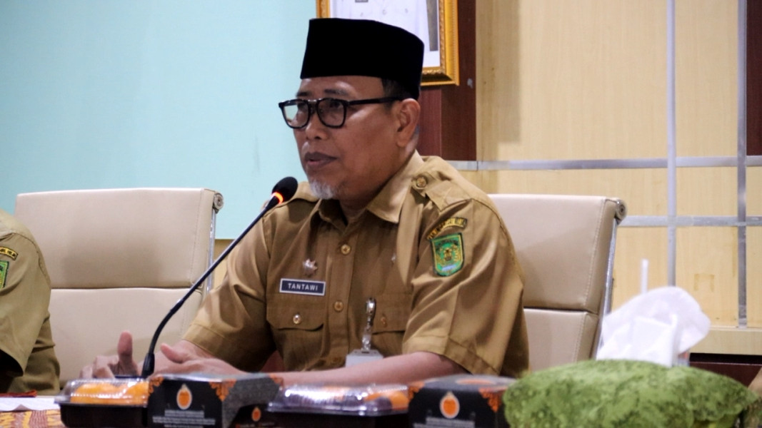 Pj Sekda Inhil Pimpinan Rapat Koordinasi Penyelesaian Gaji Non-ASN