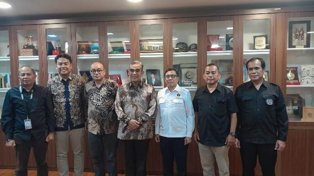 PWI Berikan Penghargaan Anggota Kehormatan kepada Ahmad Muzani di Hari Pers Nasional 2025