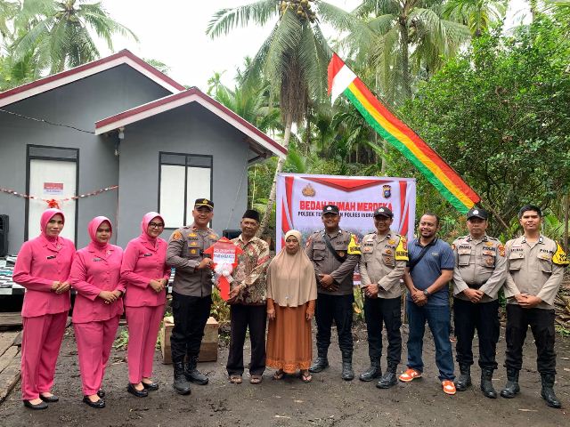 Polsek Tembilahan Polres Inhil Polda Riau Resmikan Bedah Rumah Merdeka untuk Warga Tidak Mampu